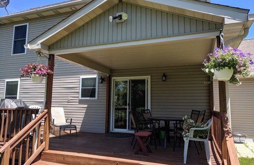 North East House | Cleaned + Disinfected according to EPA/CDC standards - Great Wine Trail Location