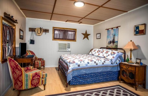 Bandera House | Clear River Cabin on Medina