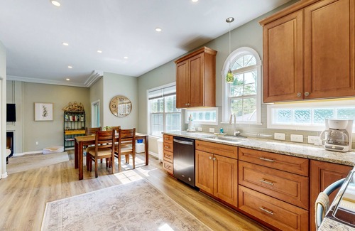 Clearwater House | Clearwater Home Close to the Beach w/Shared Pool, Private Washer/Dryer
