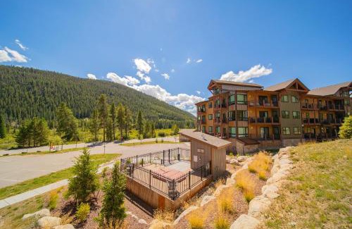 Lakeside Village House | Clearwater Lofts Bldg 2 302 by SummitCove Lodging