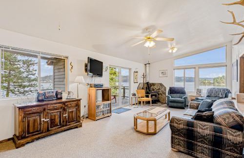 Worley House | Cleland Bay Waterfront Cabin