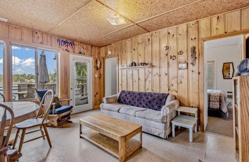 Worley House | Cleland Bay Waterfront Cabin