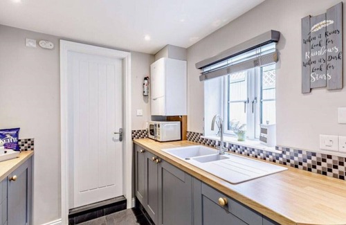 Crich Cottage | Clematis Cottage Fritchley