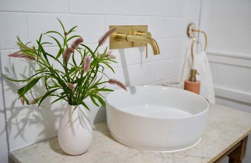 Crows Nest House | Clementine Cottage
