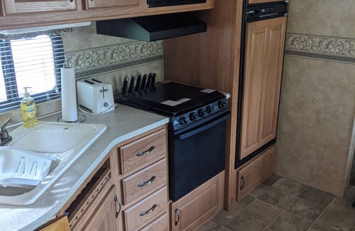 Seneca RV Rental | Clemson Hills RV club Camper RentalnBeautiful views 4 miles from Clemson/Seneca
