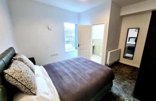 Wolverhampton House | ClenHolm Guest House