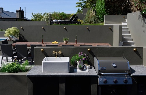 Clifden House | Clifden's premier holiday home with heated pool + sauna - sleeps 24