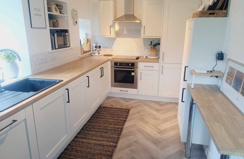 Ardroil House | CLIFF COTTAGE, 3 bedroom hebridean accommodation by Uig's Cliff Beach!