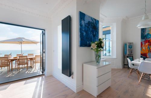 St Leonards-On-Sea House | Cliffhanger House - Sleeps 12-14 Sea Views