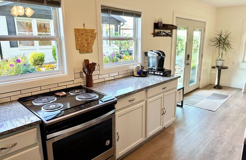 Huntsville Cabin | Cliffs Edge Guest House- 2 bedroom cabin with War Eagle Creek Views and cave