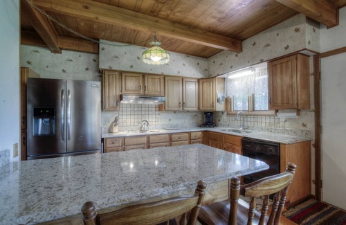 Rimrock House | Cliffside Cabin amongst trees, serene w/Views.