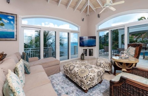Estate Peterborg House | Cliffside elegance