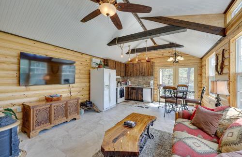 Eureka Springs House | Cliffside Eureka Springs Cabin with Beaver Lake View