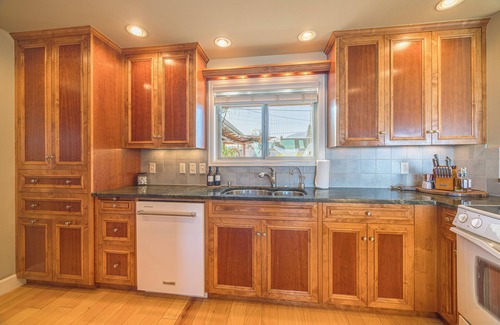Port Angeles East House | Cliffside Rest, w/Oceanfront Views near Olympic National Park + Jacuzzi & Grill