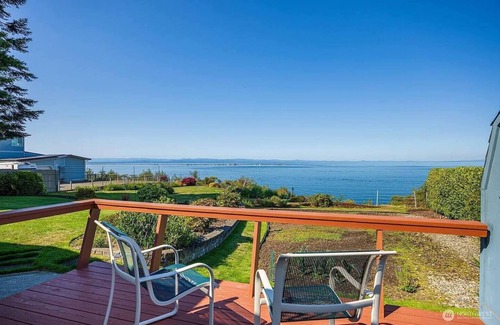 Port Angeles East House | Cliffside Rest, w/Oceanfront Views near Olympic National Park + Jacuzzi & Grill
