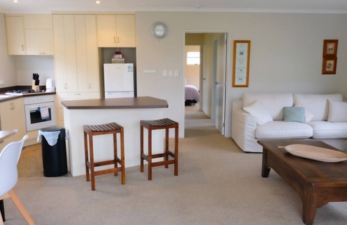 Clive Cottage | Clive cottage situated on a working Kiwifruit orchard