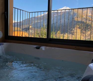 Saint-Jean-Saint-Nicolas Ski Chalet | Clos Shambhala-Chalet d'hôtes