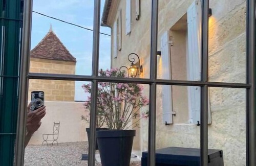 Merignas House | Clos Stella, quiet and stylish gîte near St Emilion and Sauternes