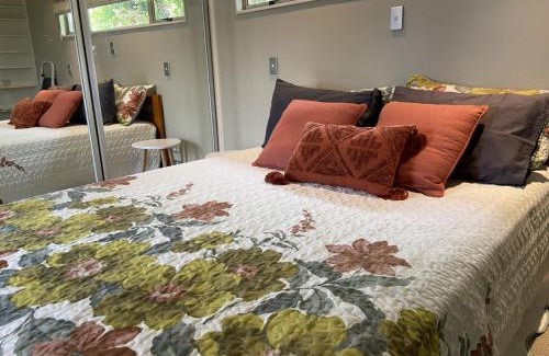 Te Atatu South Apartment | Close motorway, free breakfast, Fabulous views, selfcontained
