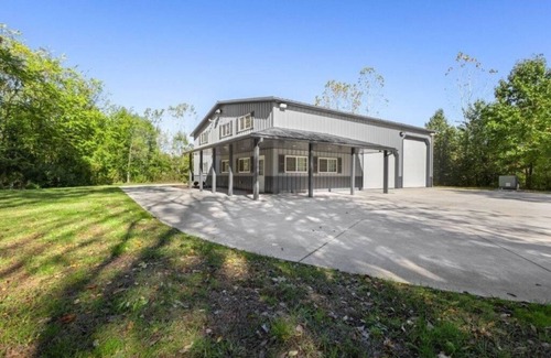 Granger House | Close proximity to Notre Dame with plenty of space to relax inside and out.