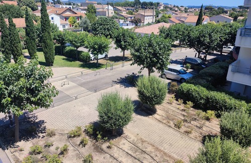 Le Merlan Apartment | Close to all amenities metro. quiet and secure residence.