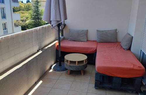 Le Merlan Apartment | Close to all amenities metro. quiet and secure residence.