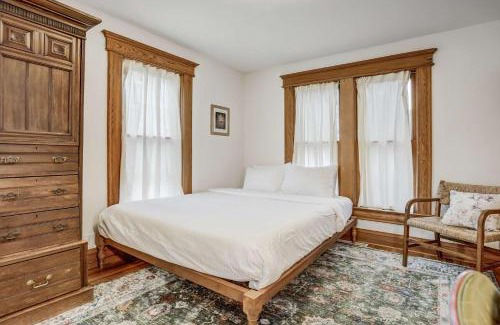 West Colorado Springs Apartment | Close to All the Action-Walk to Garden of the Gods