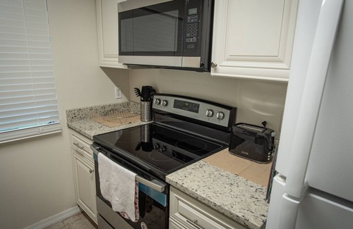 Fairvilla House | Close to Attractions, Sleeps 4
