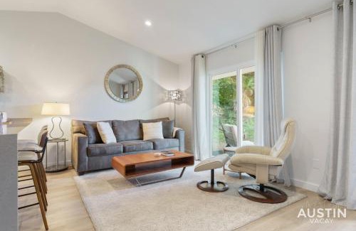 Barton Hills Apartment | Close to Barton Springs and Zilker w King BR and Patio