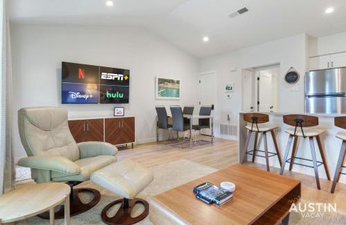 Barton Hills Apartment | Close to Barton Springs and Zilker w King BR and Patio