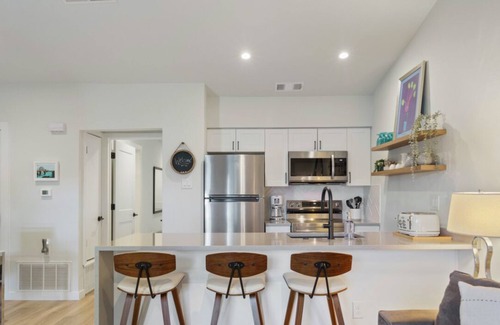 Barton Hills Apartment | Close to Barton Springs + Zilker | King BR + Patio