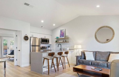 Barton Hills Apartment | Close to Barton Springs + Zilker | King BR + Patio