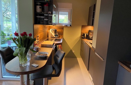 Schoenefeld Apartment | Close to BER/Adlershof airport in a quiet location; freeway transportation;