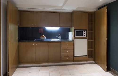 Santo Antonio House | Close to Botanical Garden of Lisbon! Pet-friendly Unit with Kitchenette