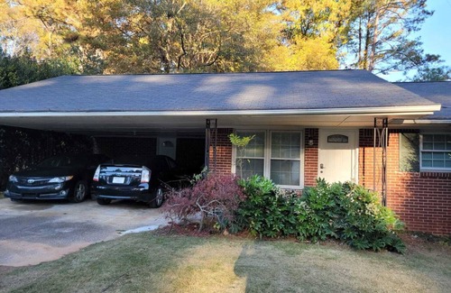 North Decatur House | CLOSE to CDC, VA & EMORY Private Room with Shared bath bath