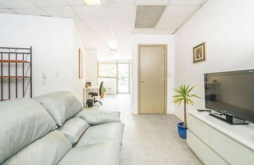 Waterloo Apartment | Close to city Peaceful studio at Waterloo wifi Parking