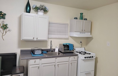 Los Angeles Apartment | Close To Downtown LA, Sofi Stadium & The Forum