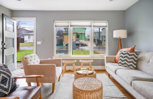 St. John - Coronado Hills House | Close to Downtown - Tons of Light & WiFi