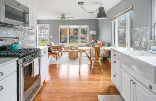 St. John - Coronado Hills House | Close to Downtown - Tons of Light & WiFi