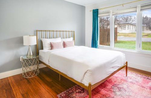 St. John - Coronado Hills House | Close to Downtown - Tons of Light & WiFi