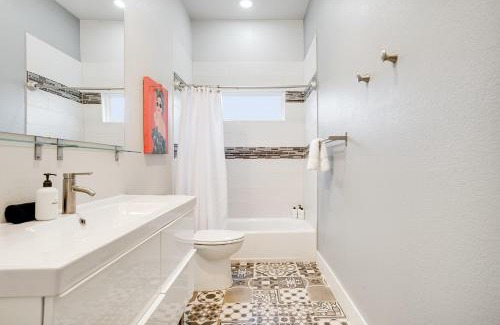 St. John - Coronado Hills House | Close to Downtown - Tons of Light & WiFi