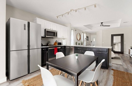 Montopolis House | Close to DT, BBQ Grill, Sleeps 6