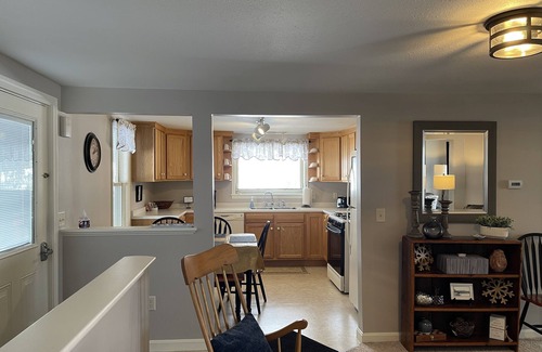 Rangeley Cottage | Close to Everything, Cozy Cottage for up to 6, Cleanest in Rangeley!