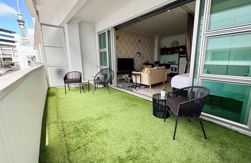 Auckland Central Business District Apartment | Close to Ferry! Viaduct Studio with a Balcony by Zodiak Stays