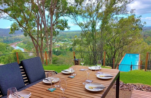 Mount Crosby Villa | Close to nature yet all inclusive