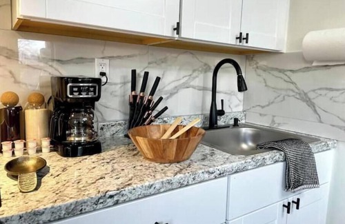 Franklin Square Apartment | Close to NYC/Parking/Pet-Friendly/FREE WI-FI