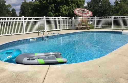 Oxford Cottage | Close to Oxford and Miami U. Pet friendly. Country setting.