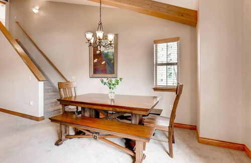 Frisco Apartment | Close to resorts, lake, shops & food! Hot tub!