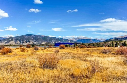 Frisco Apartment | Close to resorts, lake, shops & food! Hot tub!