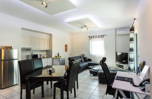 Houdetsi Villa | Close to Sandy Beach & Walking distance to Amenities